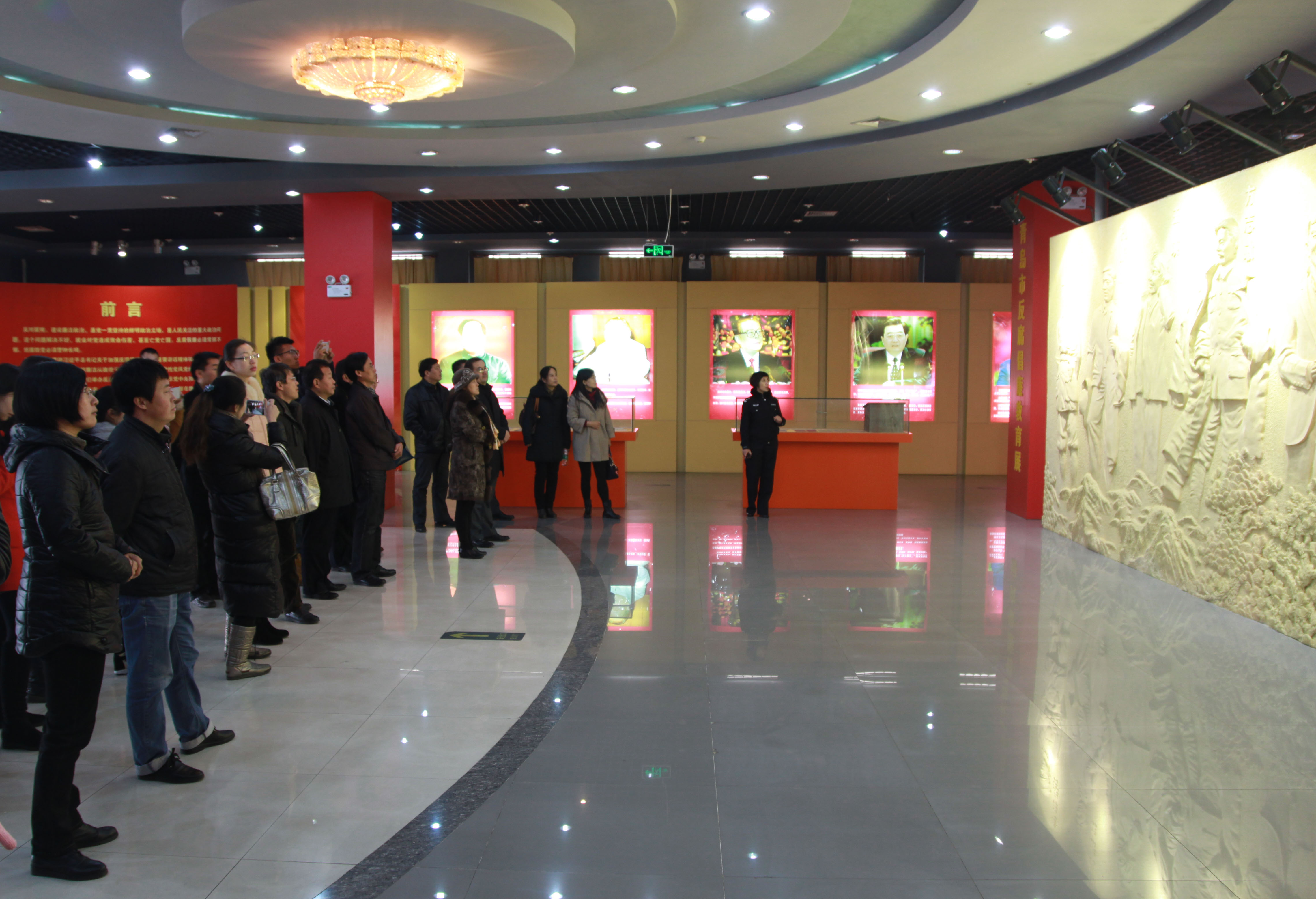 51吃瓜
师生参观青岛市反腐倡廉教育基地.jpg